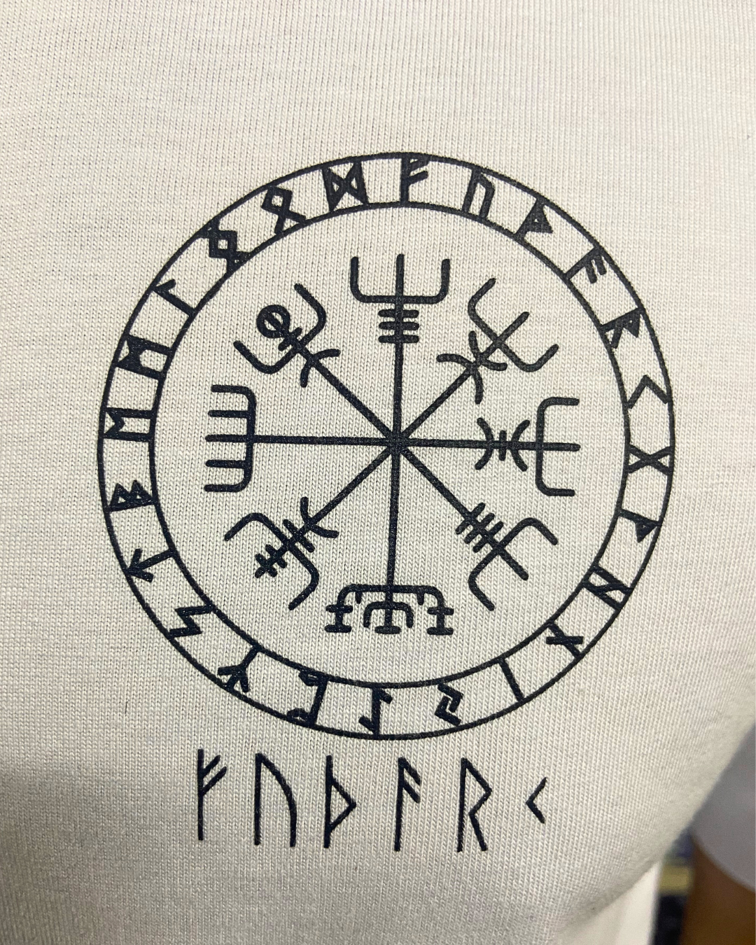 Camiseta Vegvísir Unisex Regular Fit – VORNELLO